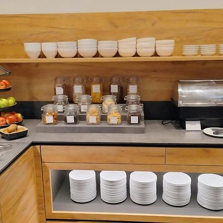 Hotel Restaurant Schwartz Neusiedl am Steinfelde Екстериор снимка