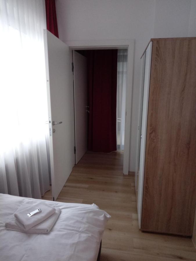 Hotel Restaurant Schwartz Neusiedl am Steinfelde Екстериор снимка