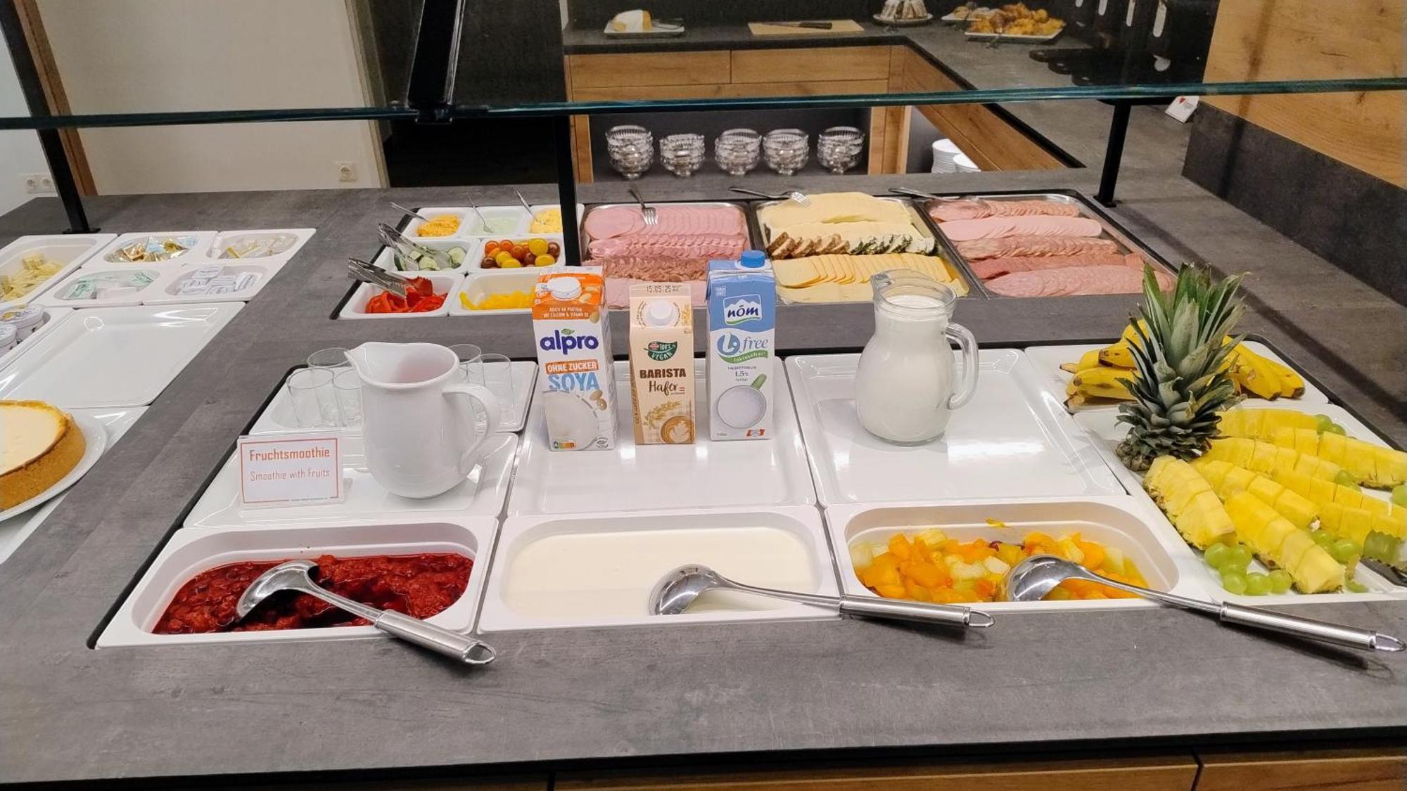 Hotel Restaurant Schwartz Neusiedl am Steinfelde Екстериор снимка