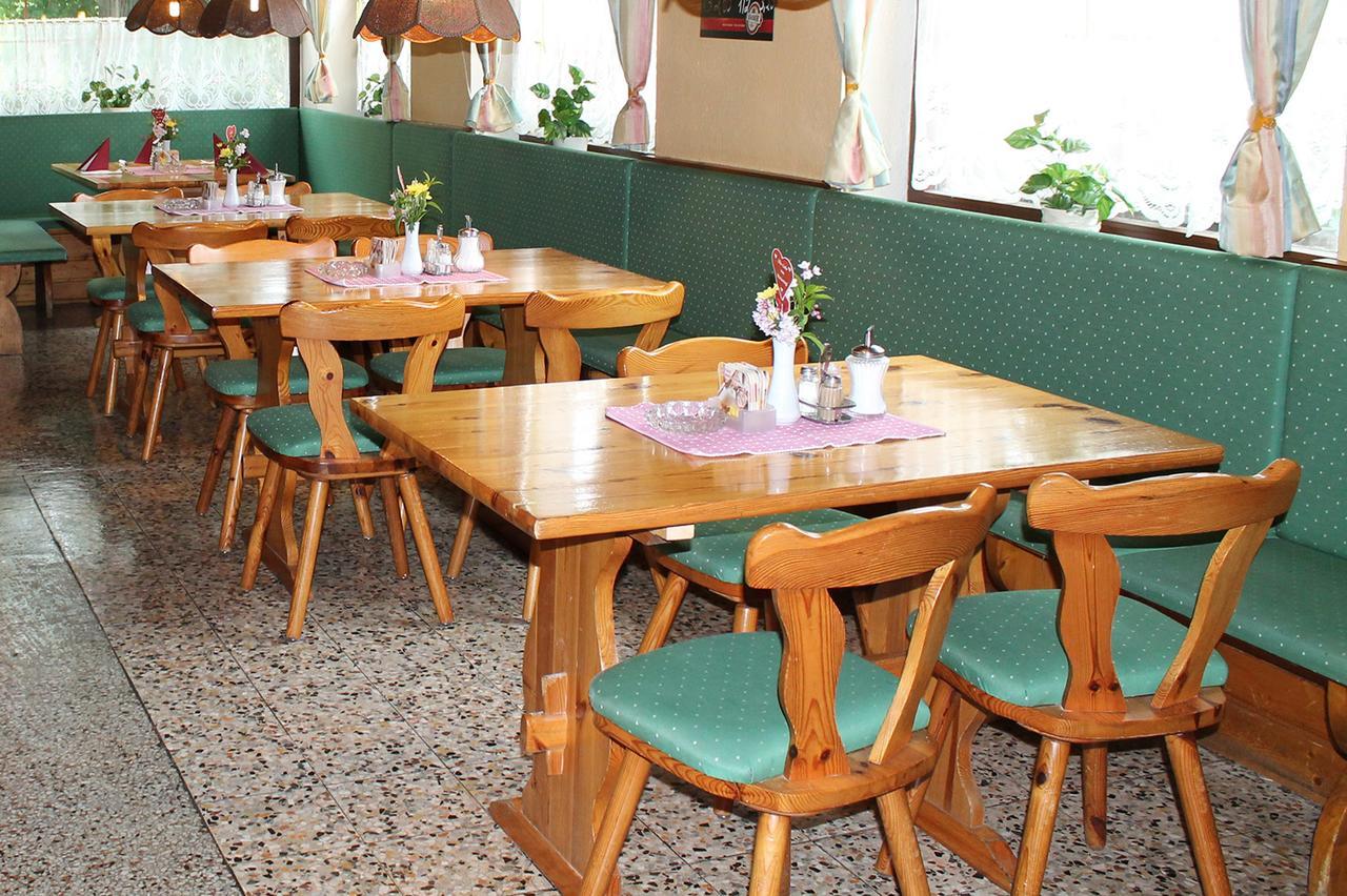 Hotel Restaurant Schwartz Neusiedl am Steinfelde Екстериор снимка